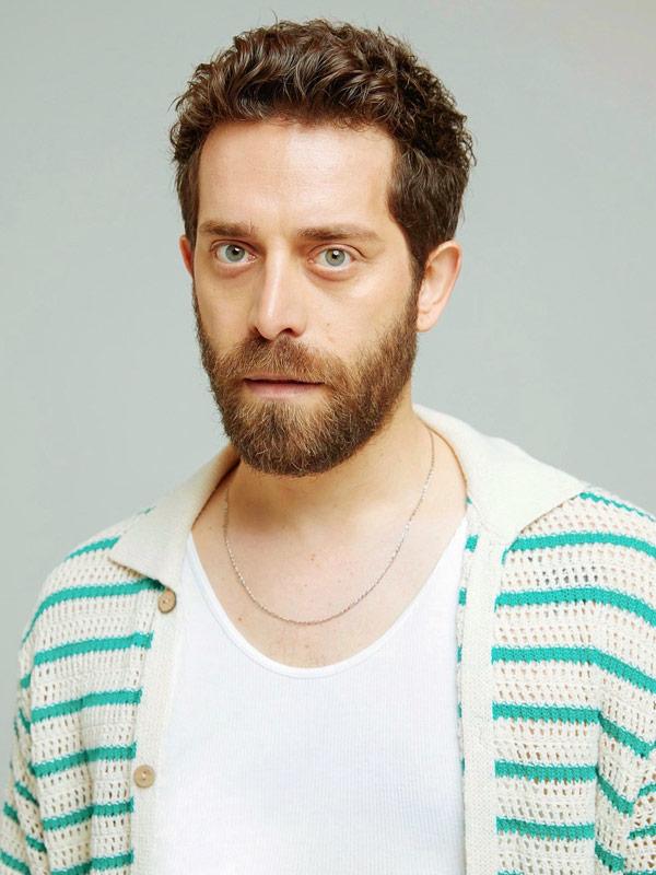 Yardımcı Rolde Yılın En Başarılı Erkek Oyuncusu