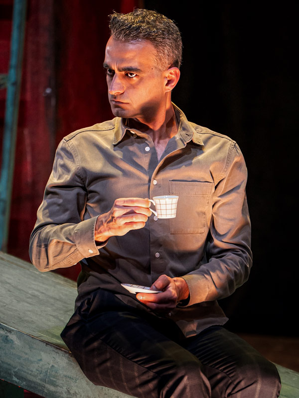 Yardımcı Rolde Yılın En Başarılı Erkek Oyuncusu